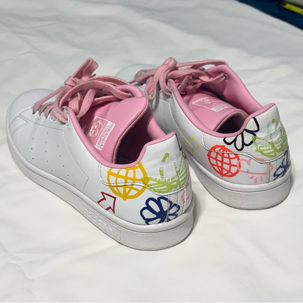 Adidas Stan Smith Womens Size 8.5 Doodles Flower Earth Globe White Pink - Picture 4 of 14